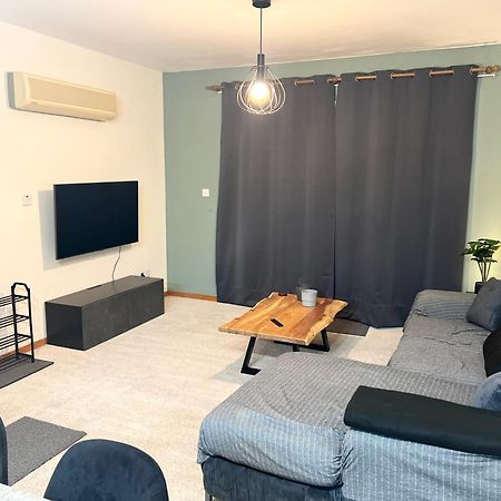 212 Apartment, A 2-Bedroom Escape Paphos Extérieur photo