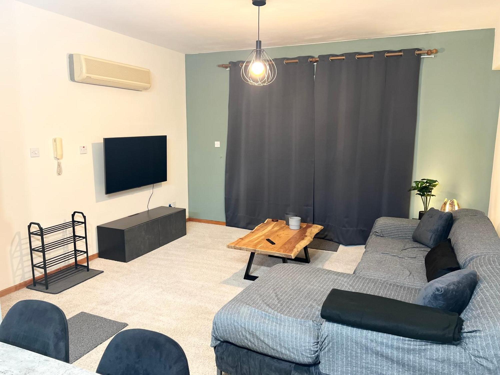 212 Apartment, A 2-Bedroom Escape Paphos Extérieur photo