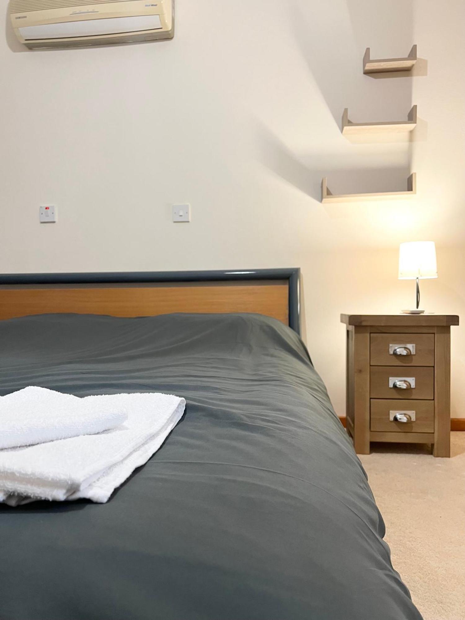 212 Apartment, A 2-Bedroom Escape Paphos Extérieur photo