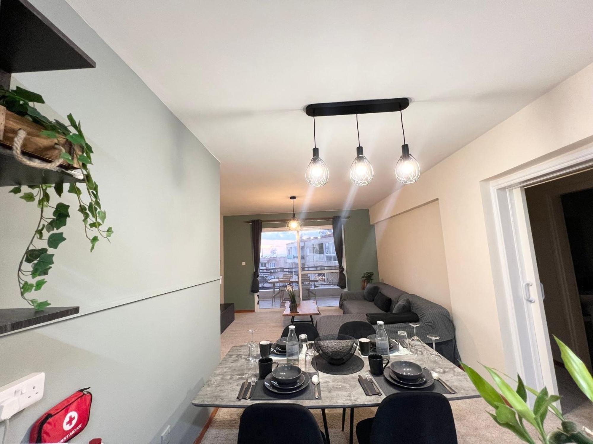 212 Apartment, A 2-Bedroom Escape Paphos Extérieur photo